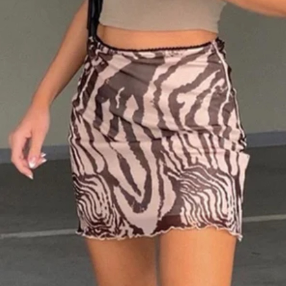 PRINCESS POLLY Vincent mini skirt beige. Size US 0 AU 4